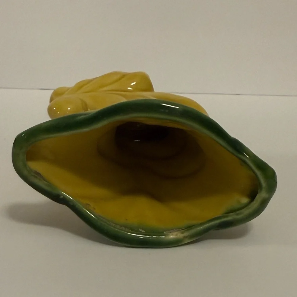 Vintage USA 835 Pottery Mid Century Modern Art Cornucopia Vase 5” Horn Plenty